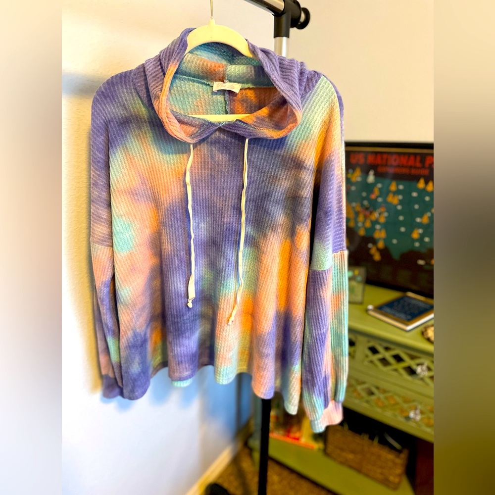Light weight pull over hoodie